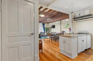 Living on The Edge of Capitol Hill - 4