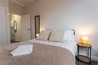 Flat B Commercial Road, 3 Bedrooms, Sleeps 5, Located in town centre - 6