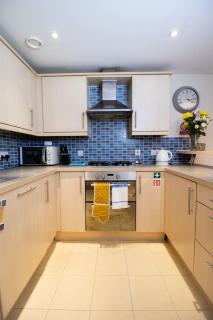 Brunel Apartment, Sleeps 4, 2 Bedrooms, Free parking, Long stay disc - 8