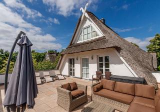 Luxuriöse klimaneutrale Strandvilla mit Indoorpool - Kalkhorst - 2