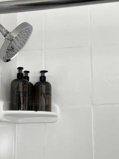 Family-Friendly Two-Bedroom Apartment Near Attractions - 2