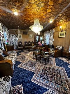 Floating Luxury Group Of Houseboats - Srinagar - 2