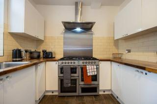 Central 4-Bed Retreat - Free Parking & WiFi - Manchester - 5