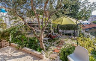 Beautiful Apartment In Novi Vinodolski - 1