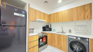 Refined 2BR Escape with Pool and Parking - Masdar - Abu Dhabi - 9