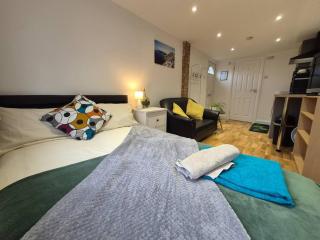 Your London Escape - Cosy Studio w fast Wi-Fi & free onstreet parking - 5