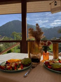 "Глиняна хатинка" - 3