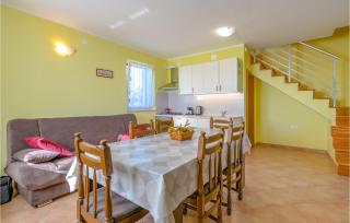 2 Bedroom Amazing Home In Brescic - Batlug - 8