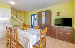 2 Bedroom Amazing Home In Brescic - Batlug - 7