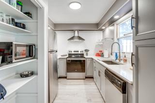 Walk to Main St Hendersonville Chic Home with Yard - Hendersonville - 2