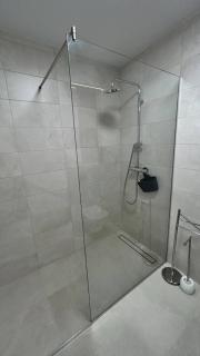 The Comfy Nest - Parking, King Size Bed, Smart TV - 1