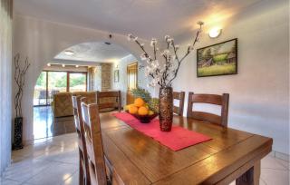 Nice Home In Buje With Wifi - Buje - 4