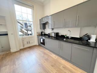 Large 3 Bed 3 Bath Apartment- Central London - London - 8