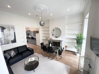 Large 3 Bed 3 Bath Apartment- Central London - 3