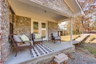 Near Lake Dardanelle Updated Home with Large Yard! - Russellville - 9