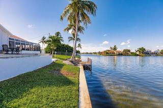 Stunning 3BR Lakeview Home l Pool l Views - Cape Coral - 8
