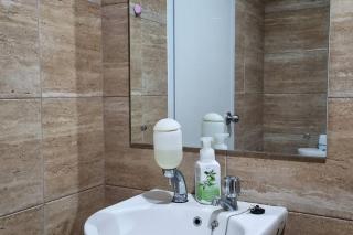 Apt Breeze Bintaro 1BR with Pool, Wi-Fi and Netflix by Damaresa - 3