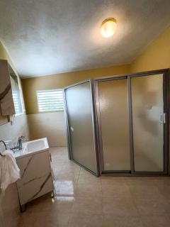 Hébergement Confortable avec Jardin Restaurant et Services 24h24 - 7