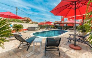 Beautiful Home In Turanj - Turanj (Torrette) - 1