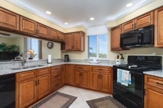 Ocean Harbor: Balcony, Wet Bar, Beach Views - Fort Myers Beach - 3