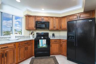 Ocean Harbor: Balcony, Wet Bar, Beach Views - Fort Myers Beach - 2