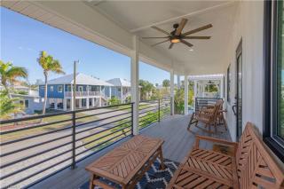 New 2-Level Home: Heated Pool, Spa, Steps to Beach - Fort Myers Beach - 5
