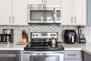 Top rated cabin w/spa Walk to the Village & Golf - 6