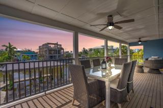Mermaid Beach House: 2BR, Pool, Spa & Canal Access - Fort Myers Beach - 9