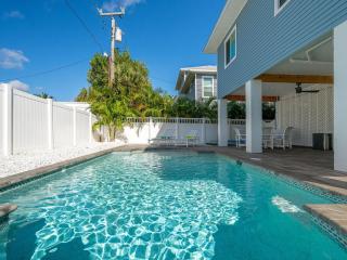 Charming 3BR, Heated Pool, Beach Access, Dog Perks - Fort Myers Beach - 8
