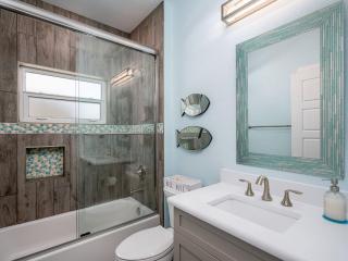 Charming 3BR, Heated Pool, Beach Access, Dog Perks - Fort Myers Beach - 5