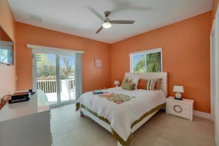 Luxury 6BR Home: Heated Pool, Spa, Near Beach! - Fort Myers Beach - 2
