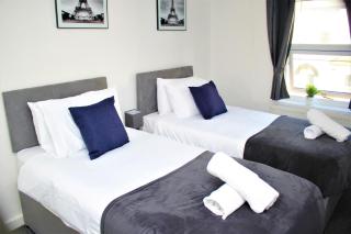 Spacious 5 Bedroom House Close To Town Center - 2