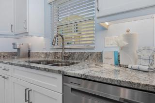 Beach Time: Saltwater Pool, Walk to Beach! - Fort Myers Beach - 8
