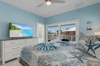 Beach Time: Saltwater Pool, Walk to Beach! - Fort Myers Beach - 7