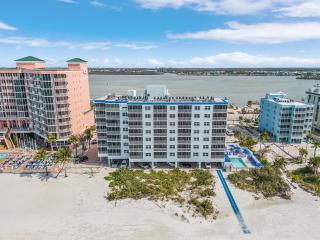 Beachfront Paradise: Views, Pool, Walk to Times Sq - Fort Myers Beach - 0