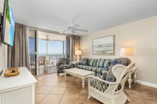 Beachfront Paradise: Views, Pool, Walk to Times Sq - Fort Myers Beach - 9