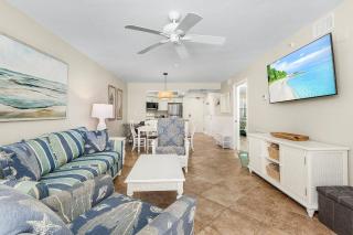 Beachfront Paradise: Views, Pool, Walk to Times Sq - Fort Myers Beach - 3