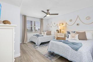 Beachfront Condo: Views, Heated Pool, Walk to Dwtn - Fort Myers Beach - 6