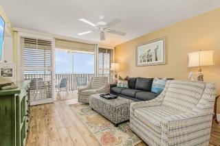 Beachfront Bliss: Views, Pool, Walk to Times Sq! - Fort Myers Beach - 3