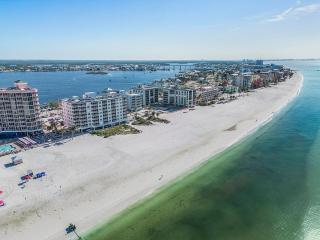 Beachfront Corner: Gulf Views, Pool, Walk Times Sq - Fort Myers Beach - 0
