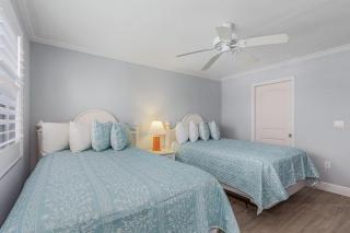 Beachfront Corner: Gulf Views, Pool, Walk Times Sq - Fort Myers Beach - 4