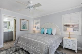Beachfront Corner: Gulf Views, Pool, Walk Times Sq - Fort Myers Beach - 2