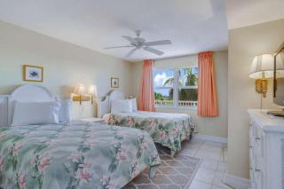 Beachfront Bliss: Views, Pool, Walk to Times Sq! - Fort Myers Beach - 7
