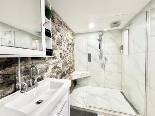 Loft The Montcalm -2 min Falls - Free Parking - 6