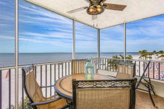 Beachfront Condo: Gulf & Bay Views, Pool, Downtown - Fort Myers Beach - 7