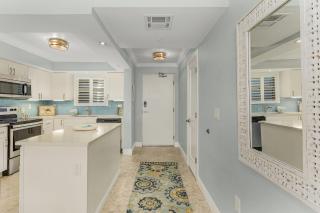Beachfront Condo: Gulf & Bay Views, Pool, Downtown - Fort Myers Beach - 2