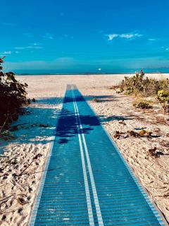 Gulf-View Condo: Beachfront, Pool, Walk Times Sq - Fort Myers Beach - 5