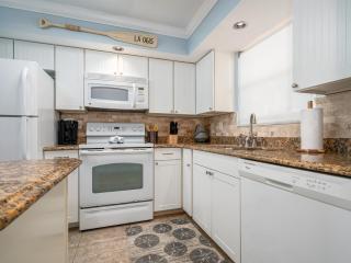 Gulf-View Condo: Beachfront, Pool, Walk Times Sq - Fort Myers Beach - 1
