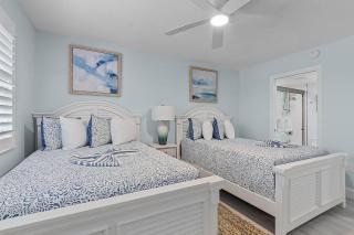 Estero Condo: Views, Pool, Near Sanibel & Times Sq - Fort Myers Beach - 6