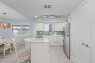 Estero Condo: Views, Pool, Near Sanibel & Times Sq - Fort Myers Beach - 5